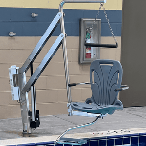 Spectrum Aquatics Traveler BP500 pool lift — side view