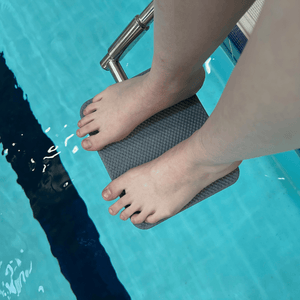 Spectrum Aquatics Motion Trek BP400 Deluxe pool lift — Deluxe headrest and paddle footrest