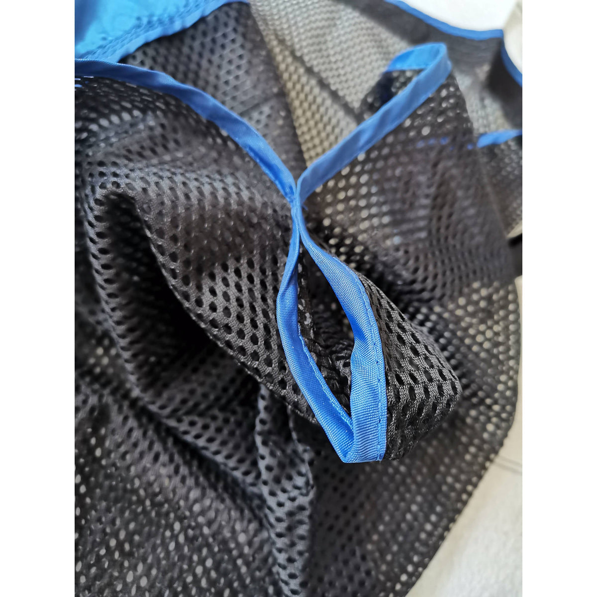 Blue Wave Noodlechair - close-up of the open mesh and bound seam where the noodle sleeve sits