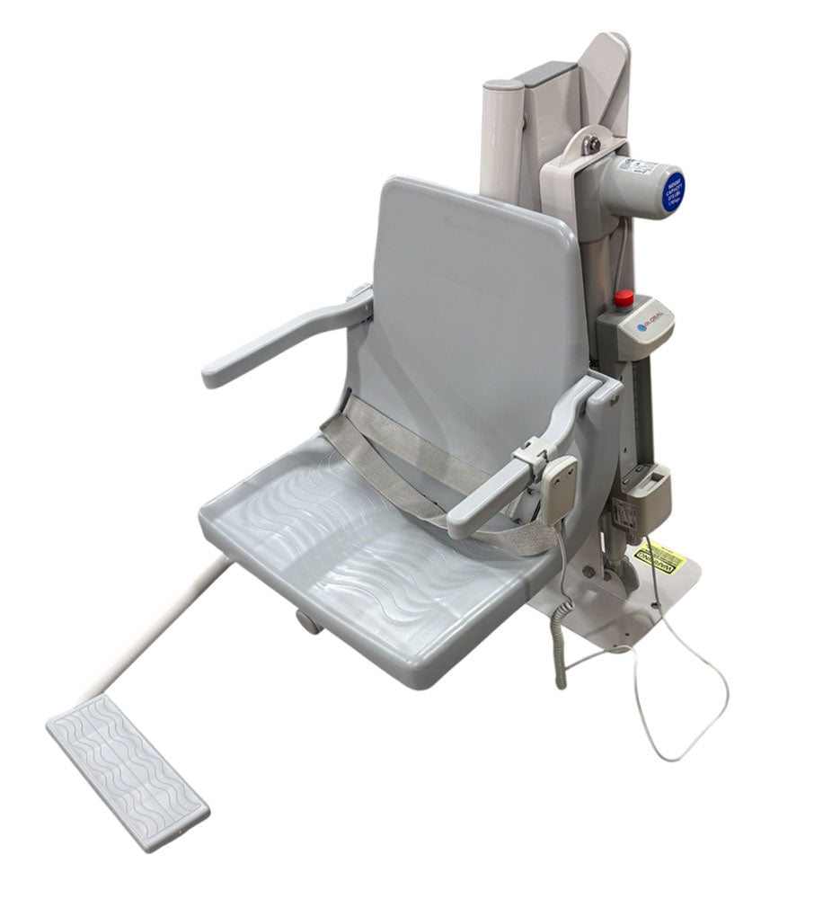 Global Pool Products C-450 portable pool lift – studio view on white